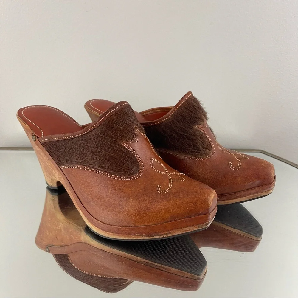 !SOLD! DANELLE Vintage 1970’s Western Burnt Orange Brown Leather Wooden Clogs - Picture 1 of 8